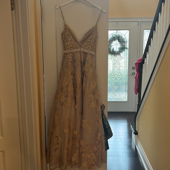 Stunning gold sequins dress size 2 - Picture 4 of 10